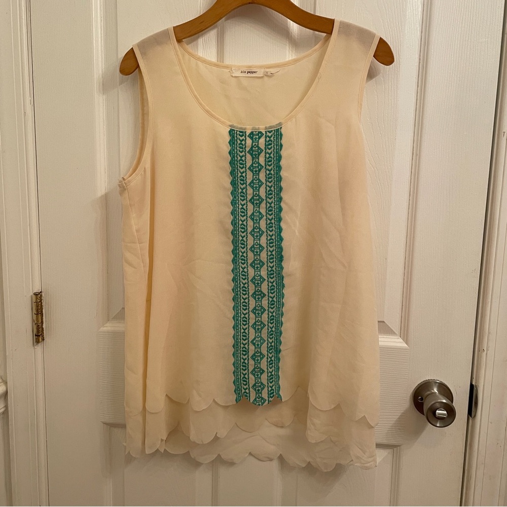 Blu Pepper Sleeveless Ivory Scalloped Hem Blouse Embroidery size L